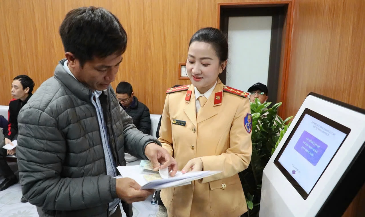 Đề xuất mở rộng điểm tiếp nhận hồ sơ đổi bằng lái xuống cấp cơ sở